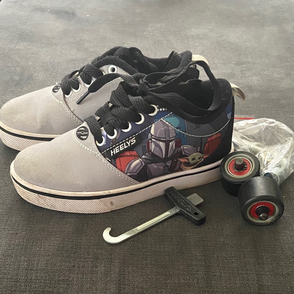 Heelys Kids Gray and Black Graphic Sneakers